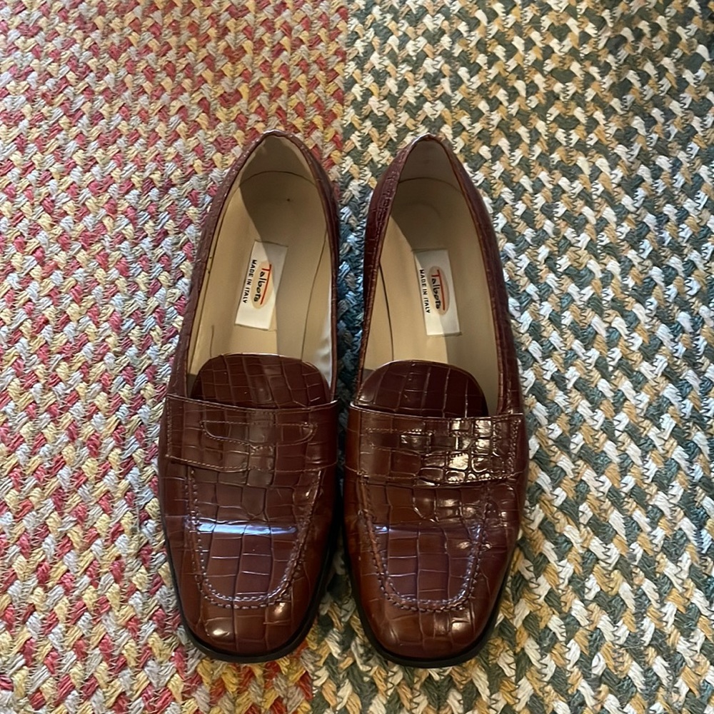Size 8 leather alligator pattern Talbots penny loafers